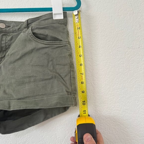 H&M Olive Green Mid Rise Jean Shorts Cuffed Womens Size 8‎ - Picture 2 of 6